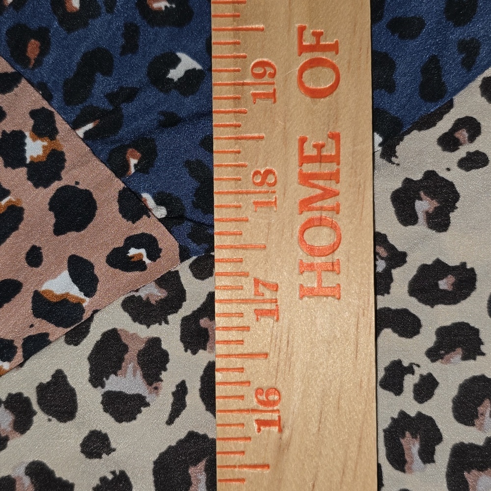 ODDY Multi Color Leopard Sleeve Womens Size M/L - Picture 8 of 9